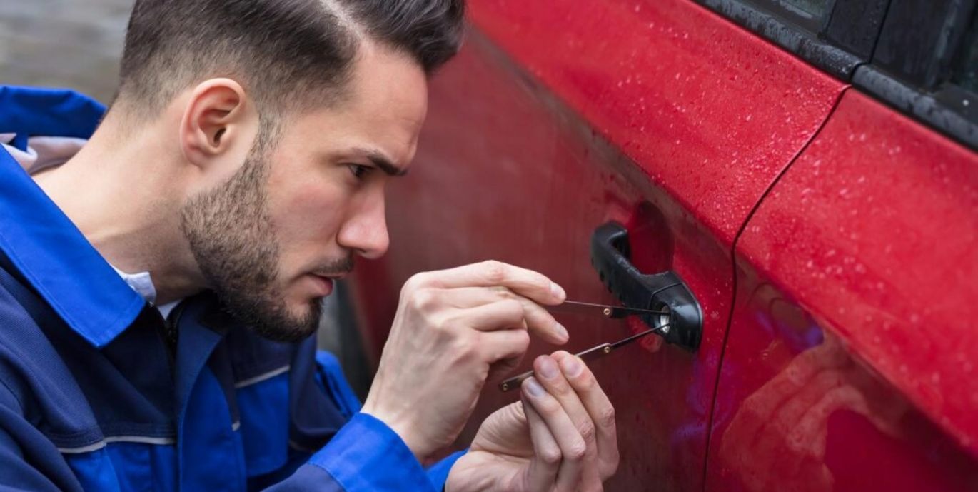 Understanding Broken car key extraction how it works Before Calling a Locksmith